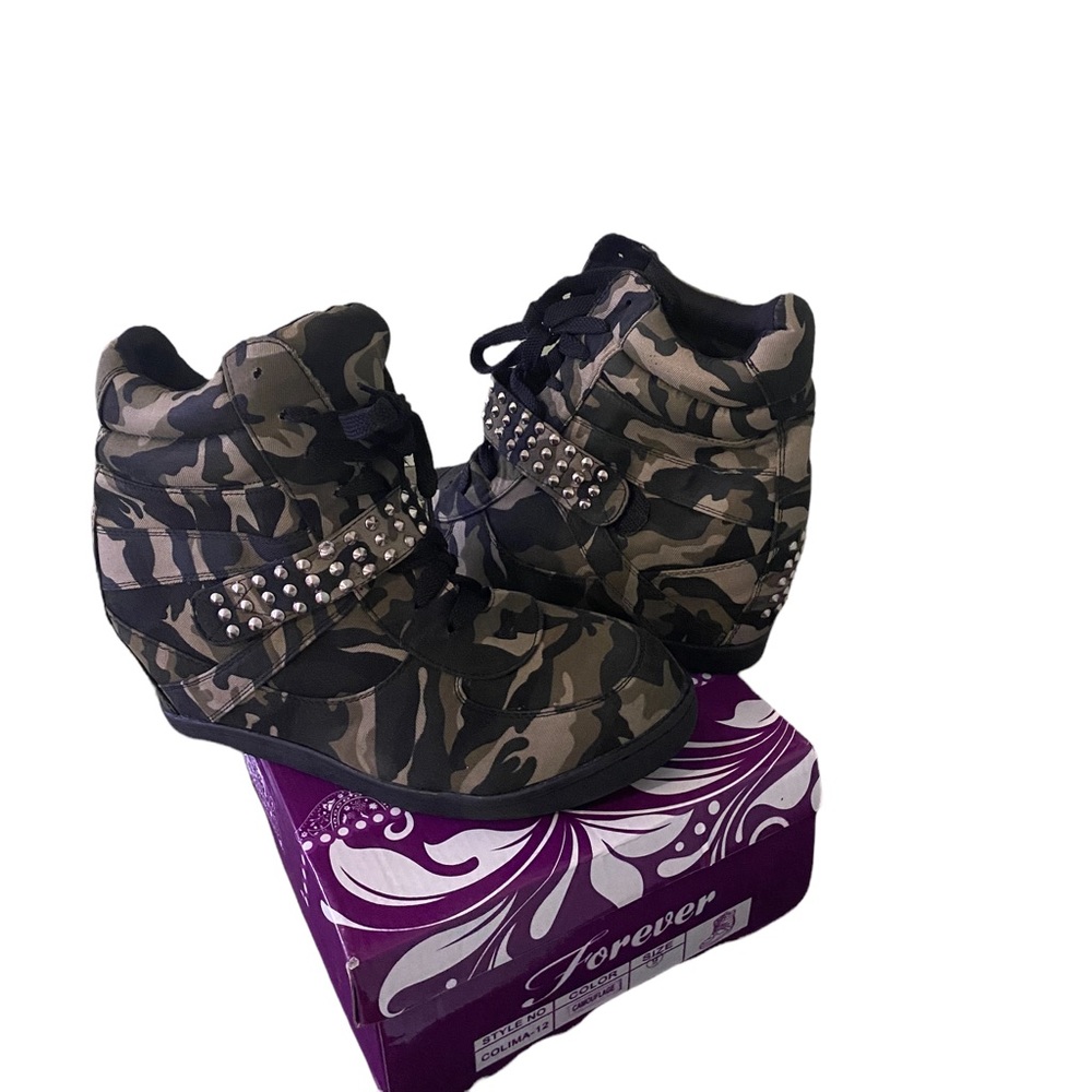 Forever Camouflage Boots Size 9 New